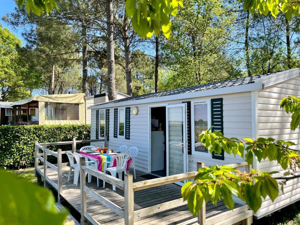 Camping Le Pressoir Petit-Palais-et-Cornemps Екстер'єр фото