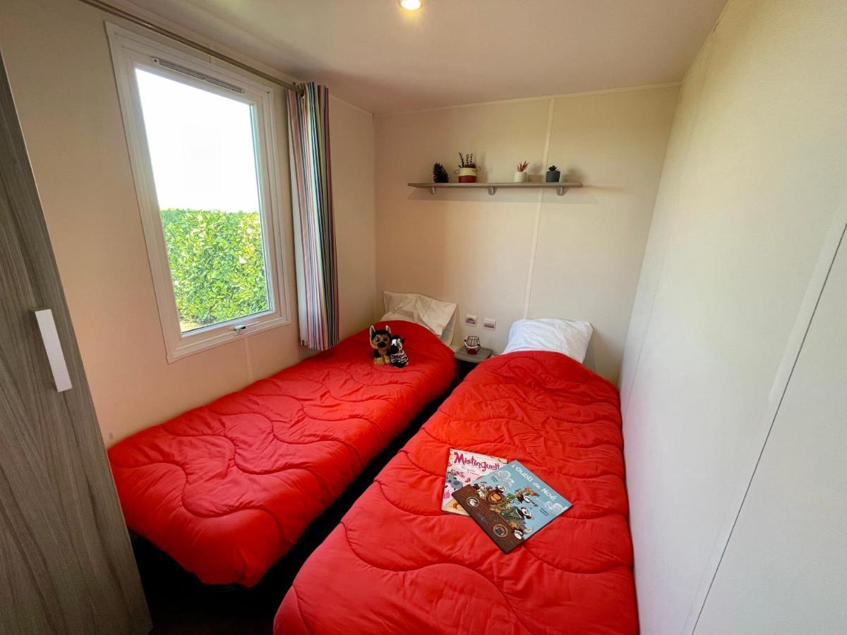 Camping Le Pressoir Petit-Palais-et-Cornemps Екстер'єр фото