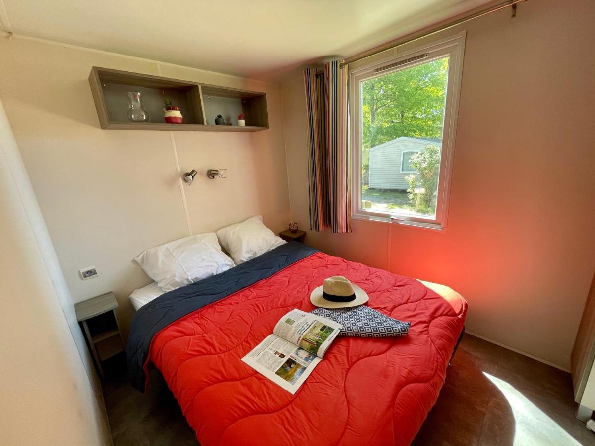 Camping Le Pressoir Petit-Palais-et-Cornemps Екстер'єр фото