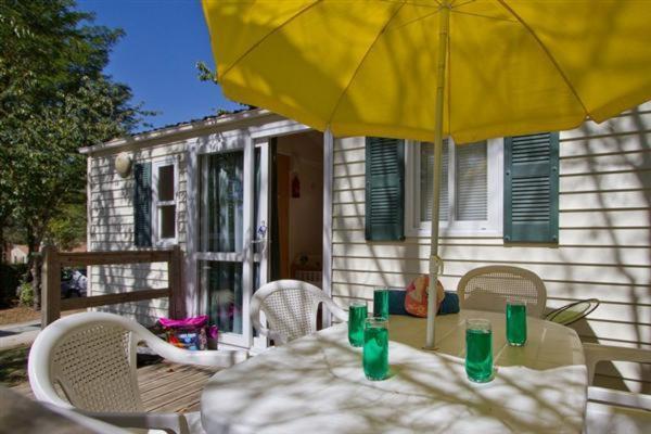 Camping Le Pressoir Petit-Palais-et-Cornemps Екстер'єр фото