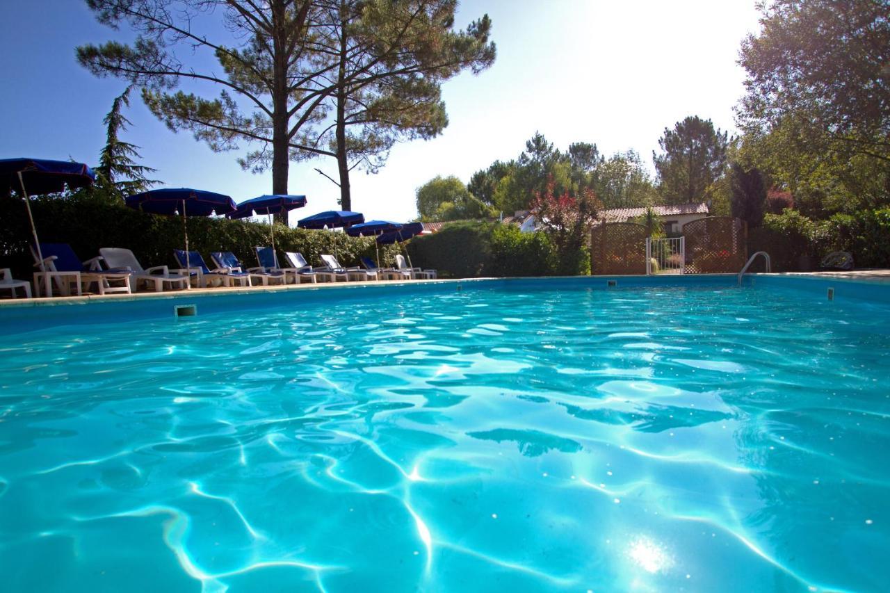 Camping Le Pressoir Petit-Palais-et-Cornemps Екстер'єр фото