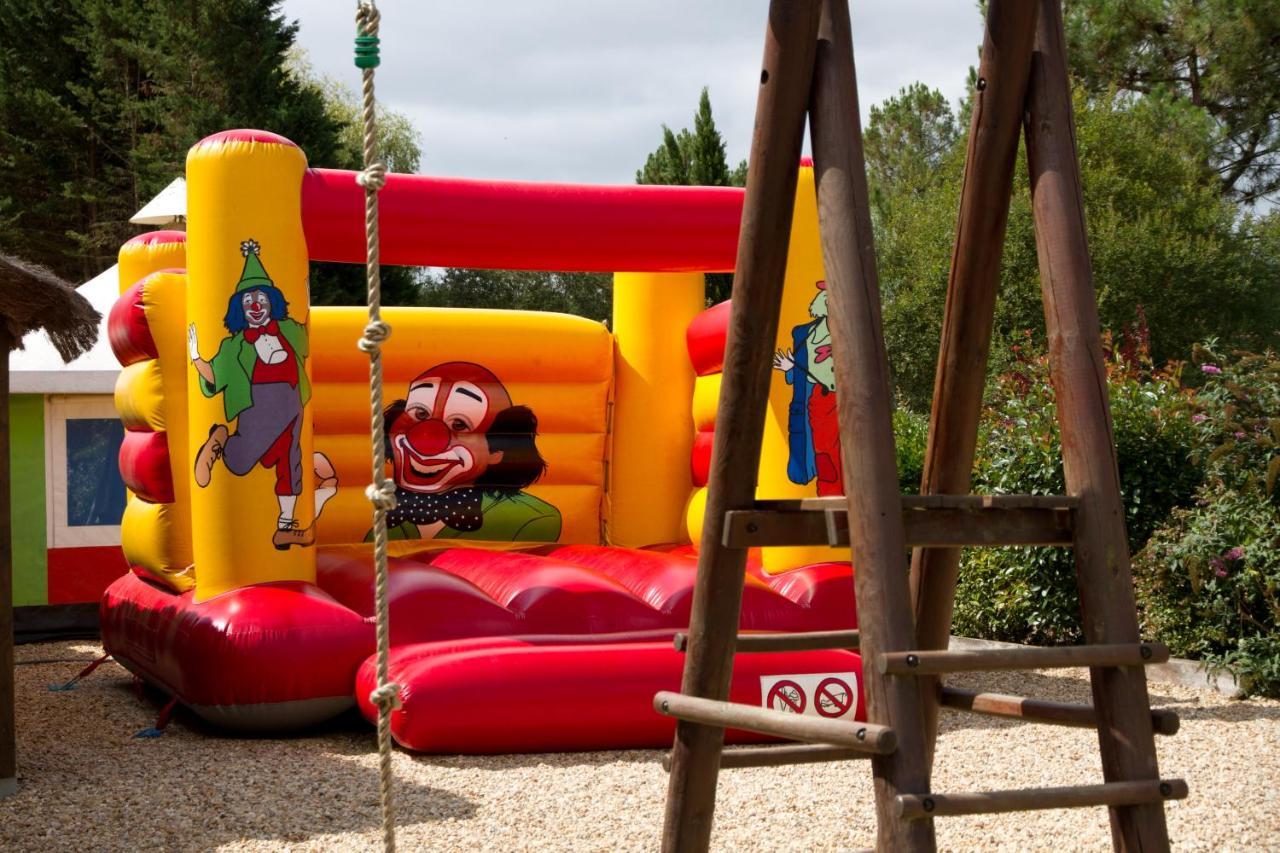 Camping Le Pressoir Petit-Palais-et-Cornemps Екстер'єр фото