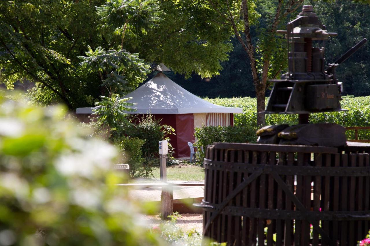 Camping Le Pressoir Petit-Palais-et-Cornemps Екстер'єр фото
