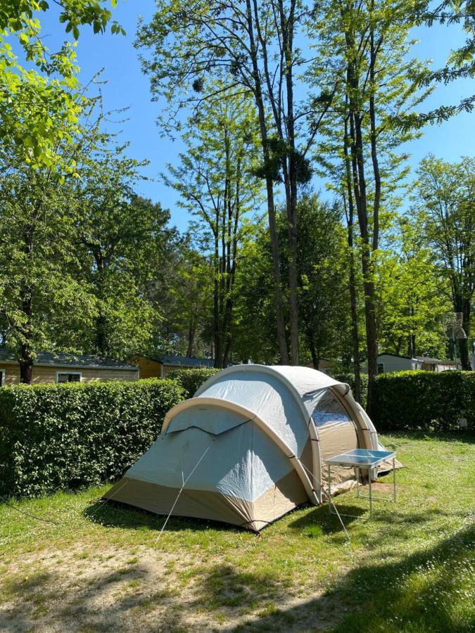 Camping Le Pressoir Petit-Palais-et-Cornemps Екстер'єр фото